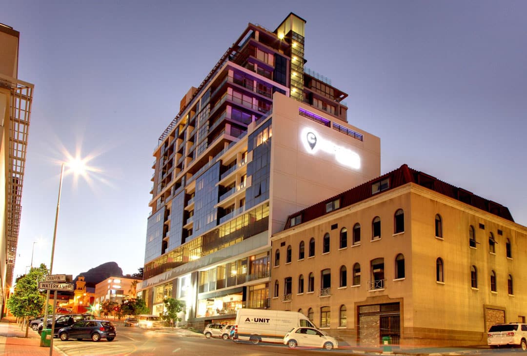 big-hotel-building-in-cape-town-the-capitals-mirage