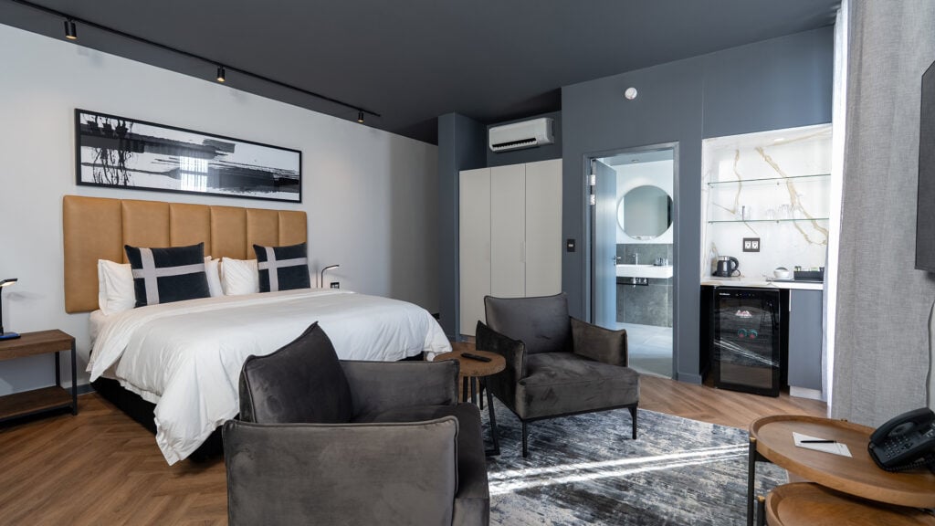 Studio Room with Kitchen/Bar